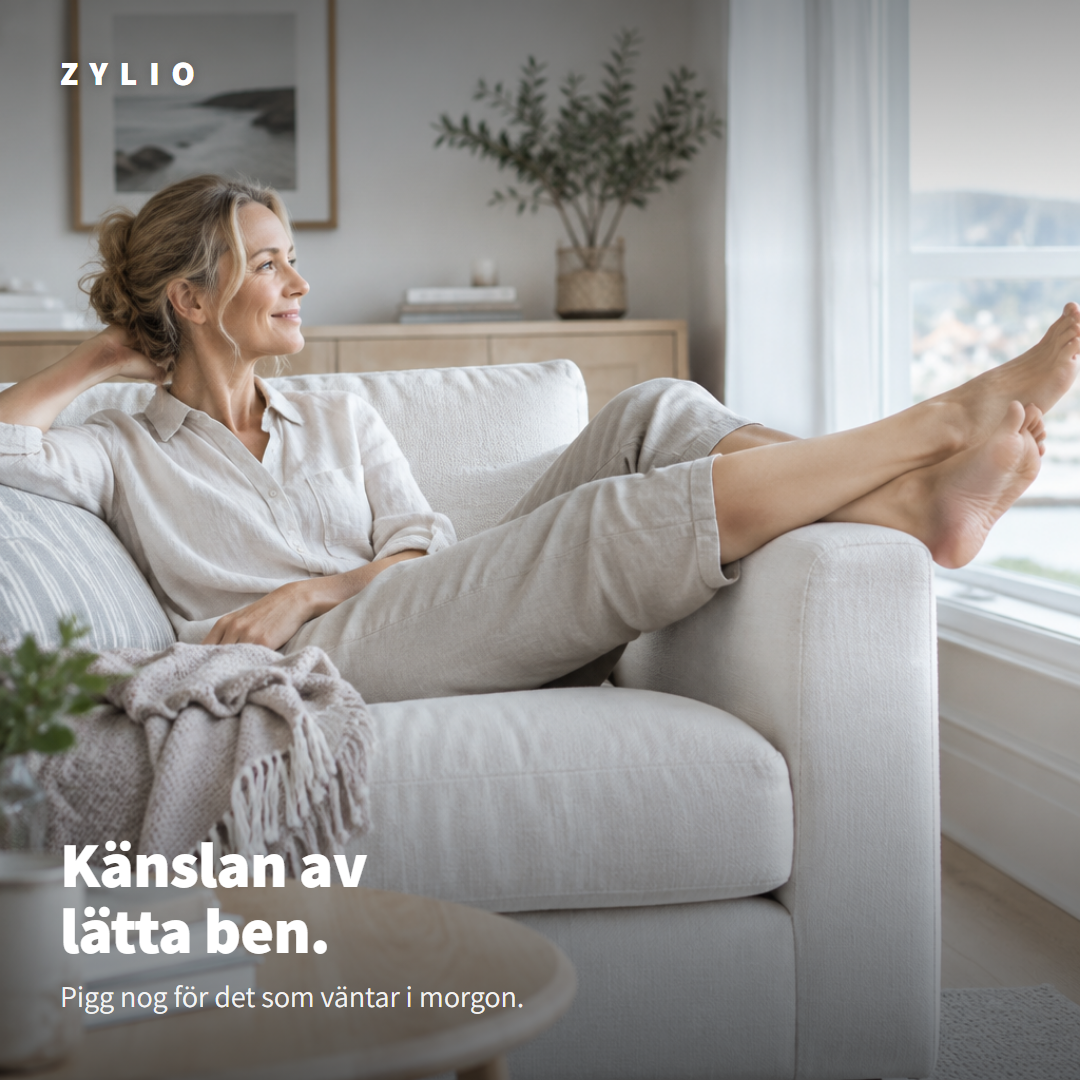 Kvinna med benen uppe i soffan – känslan av lätta ben